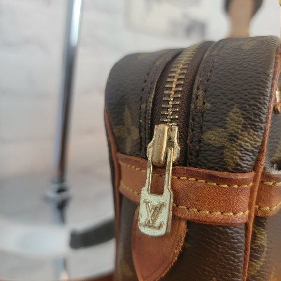 ❌❌ SOLD ❌❌  Louis Vuitton Compeign 28 - converted to crossbody - Picture 5 of 15